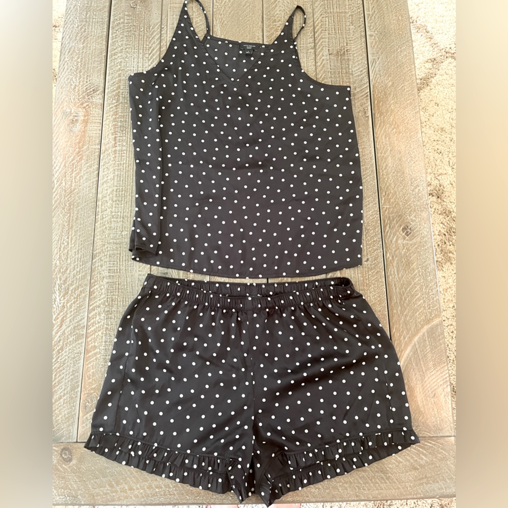ANN TAYLOR Satin Black & White Polka Dot Ruffle Pajama Set in Small -NWOT